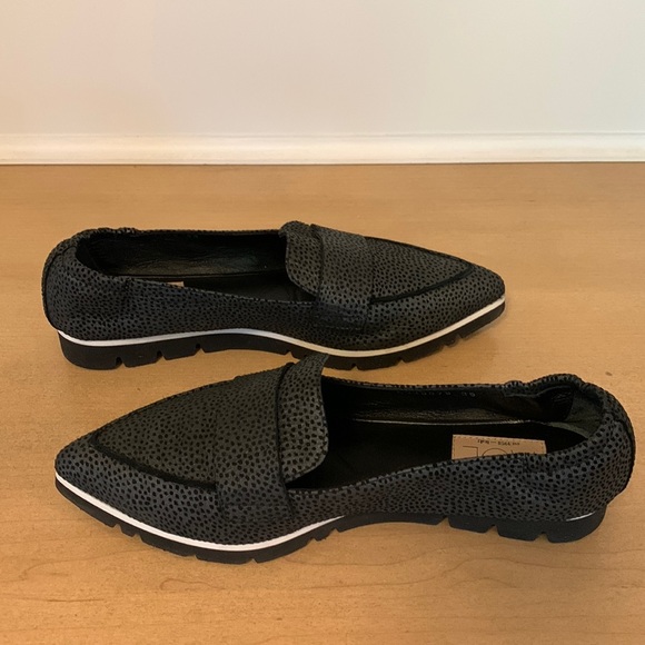 AGL Micro Pointed Toe Loafer in Gray Mini Leopard (Size 39) - Picture 1 of 6